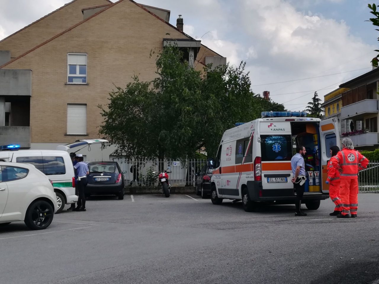 Incidente auto moto sulla Provinciale, centauro in ospedale  VIDEO