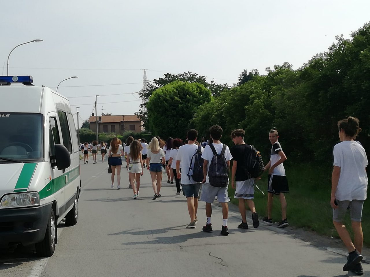 Holi trip ha aperto i cancelli, iniziata la processione dei ragazzi FOTO