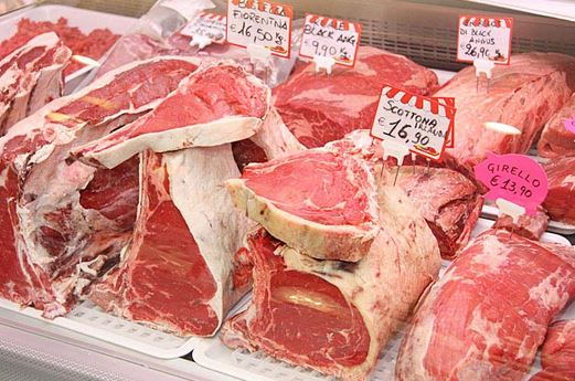 Batteri nella carne: supermercato ritira i lotti