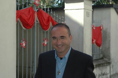 Don Roberto parte per l’Africa ma prima saluta la sua Pagnano