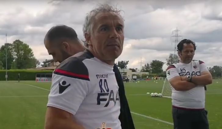 Gesto dell’ombrello: lite tra Donadoni e un ultrà VIDEO