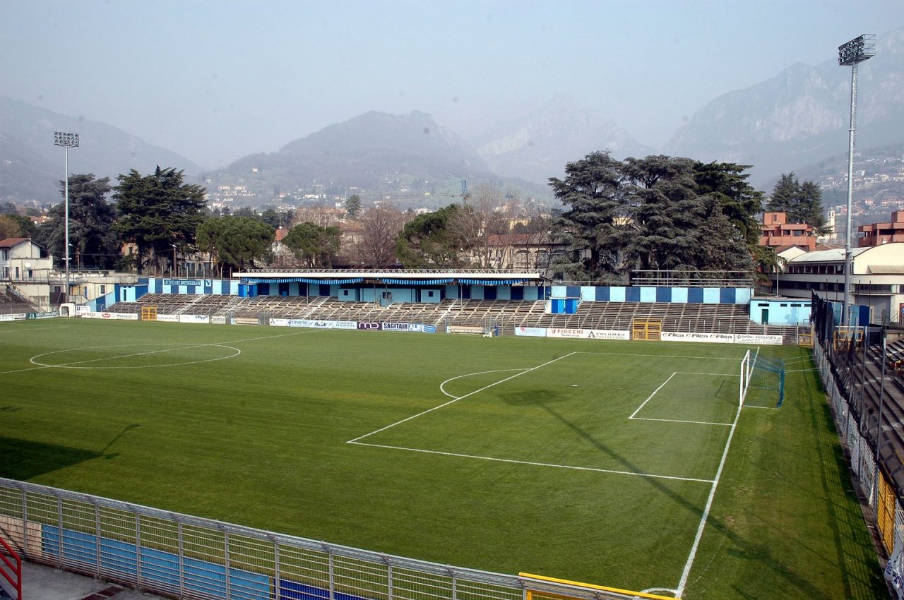 Erba sintetica allo stadio di Lecco