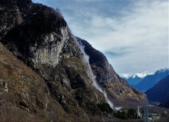 Frana di Gallivaggio, la SS36 resta chiusa completamente