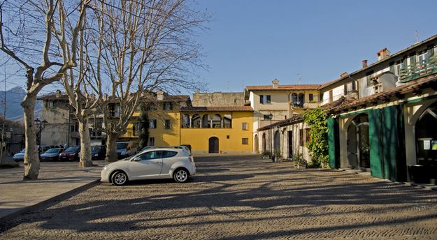 Piazza Era, gioiello di Pescarenico, chiude al traffico per l’estate