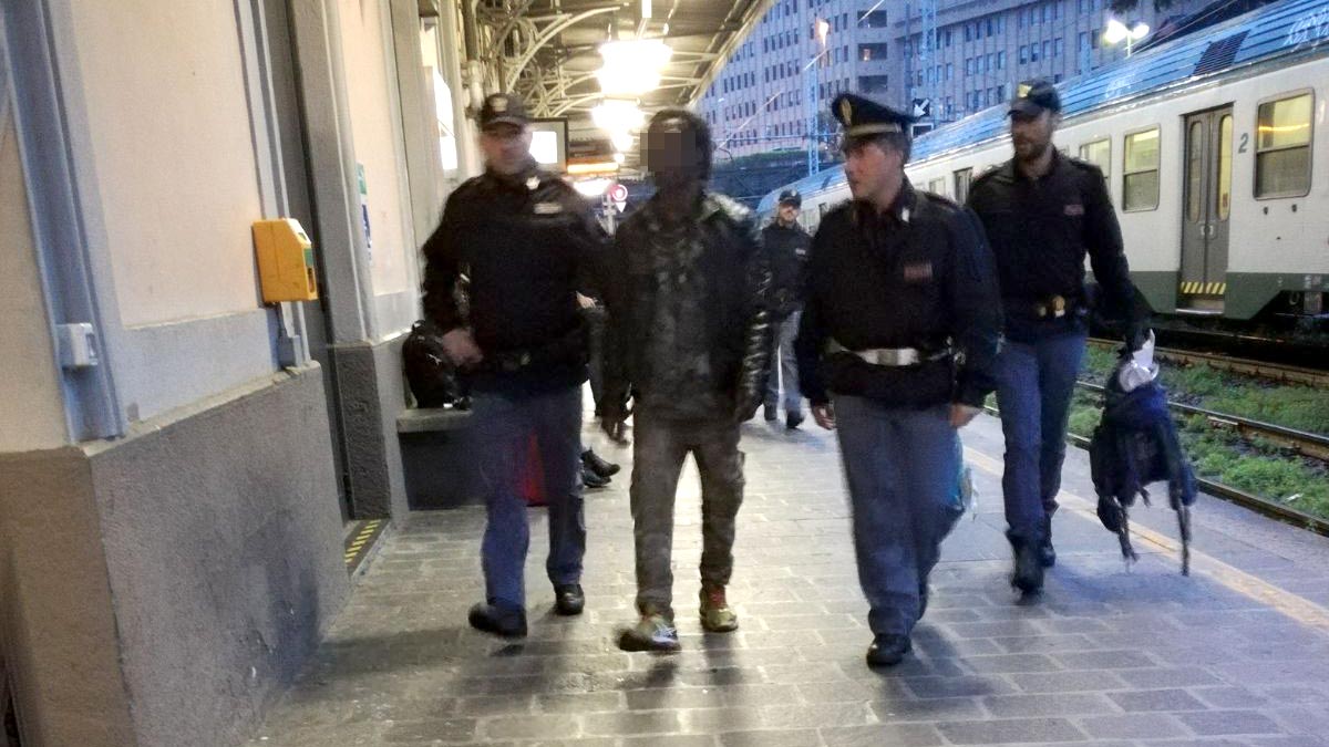 Rapine, violenze, borseggi: una notte con i poliziotti in stazione a Lecco REPORTAGE VIDEO