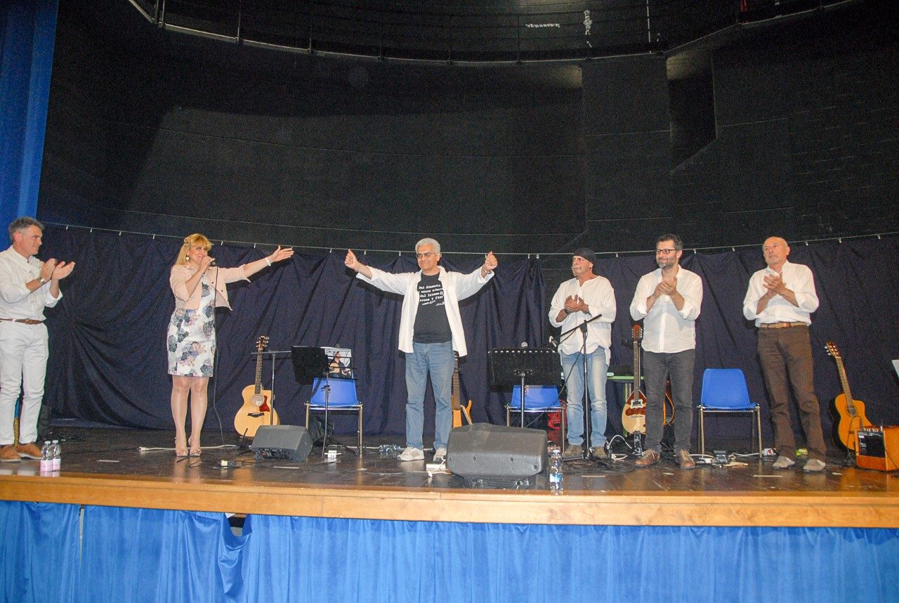 De Andrè rivive sul palco dell’oratorio FOTO