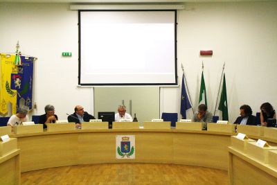 Indovina chi viene in Consiglio? A Merate molti hanno cominciato a studiare da futuro amministratore