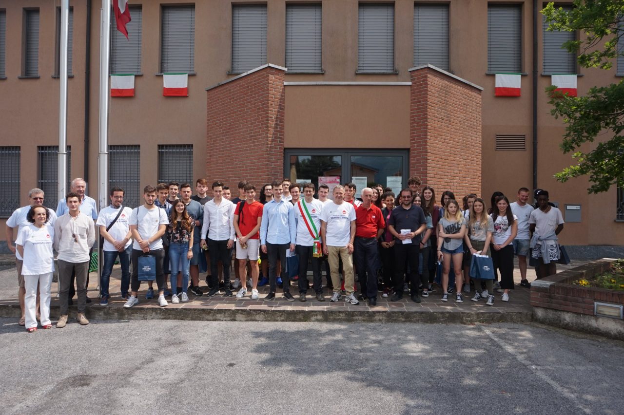 Consegnata la Costituzione ai 18enni di Olginate