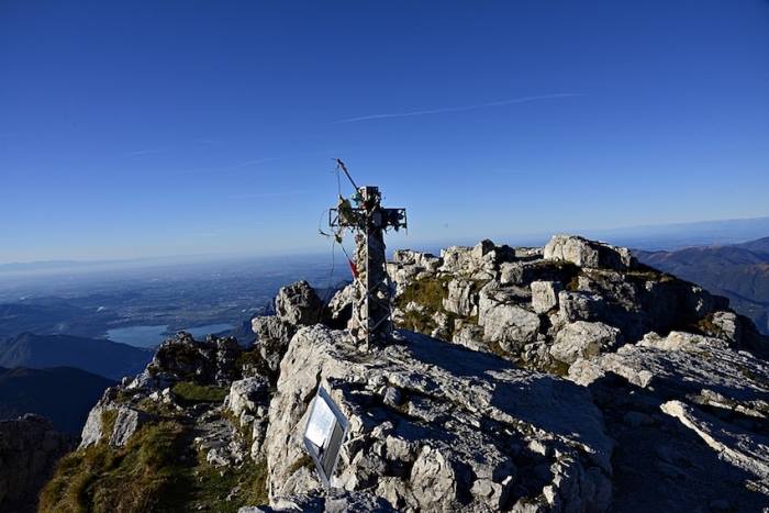 La nuova croce è pronta: domani sarà posata sulla Grignetta