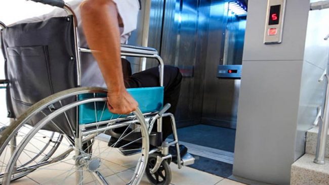 Anziano decapitato in casa dall’ascensore per disabili