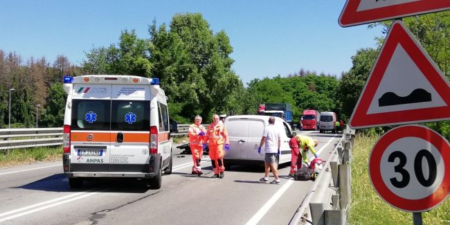 Grave incidente in Tangenziale Est sul confine con Lomagna: elisoccorso sul posto