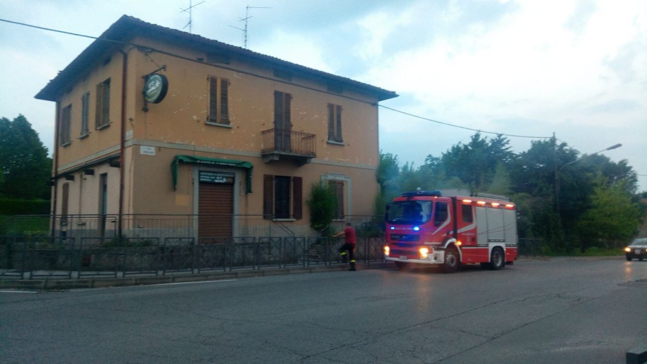 Incendio allo storico pub di Montevecchia FOTO