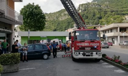 Vigili del Fuoco e soccorritori mobilitati per un rogo in appartamento FOTO