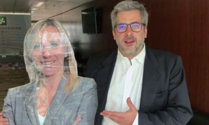 Assessore assente all'incontro sui trasporti: al suo posto un cartonato VIDEO