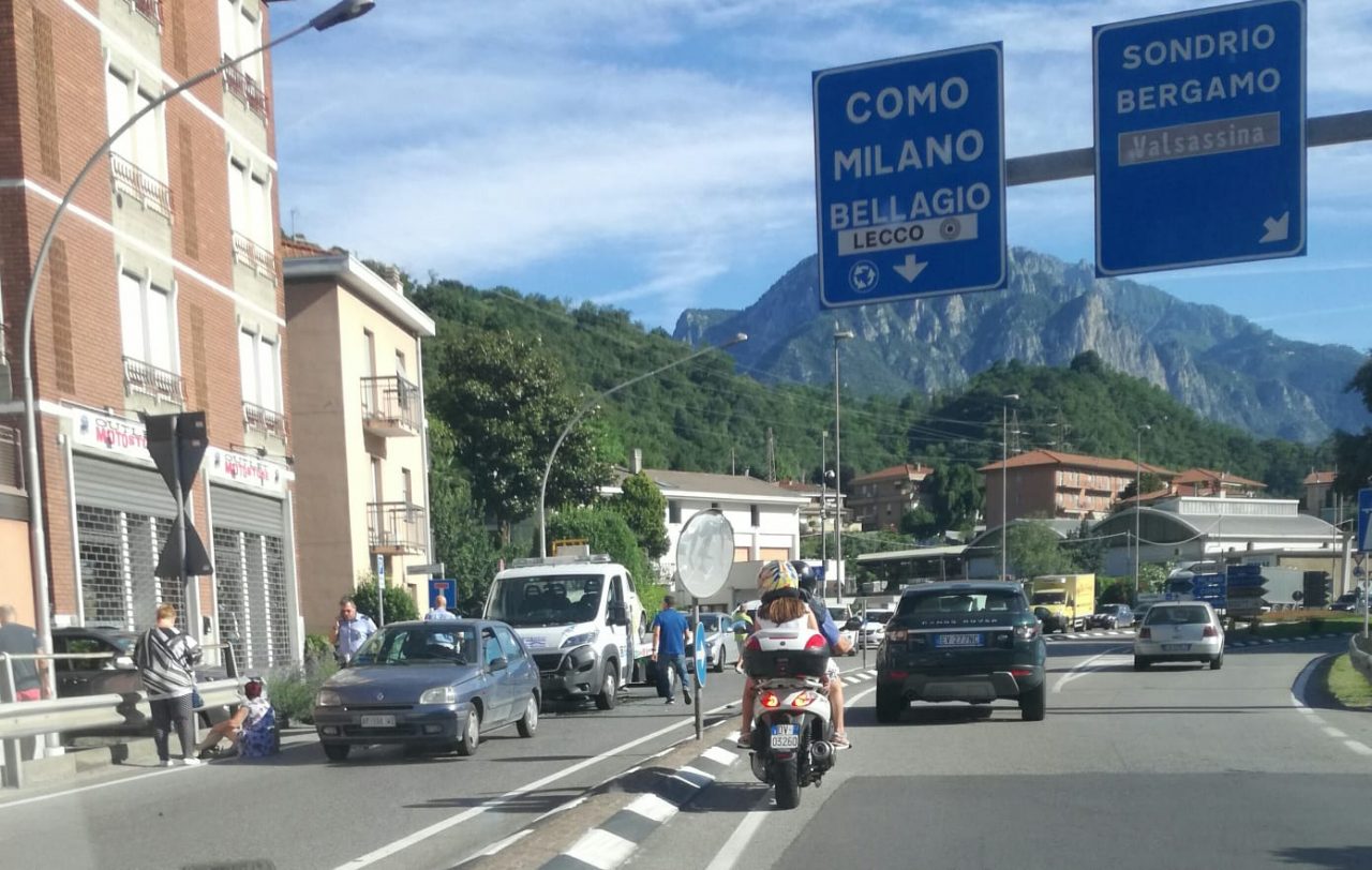 Donna investita a Pescate, tanta paura e traffico i tilt