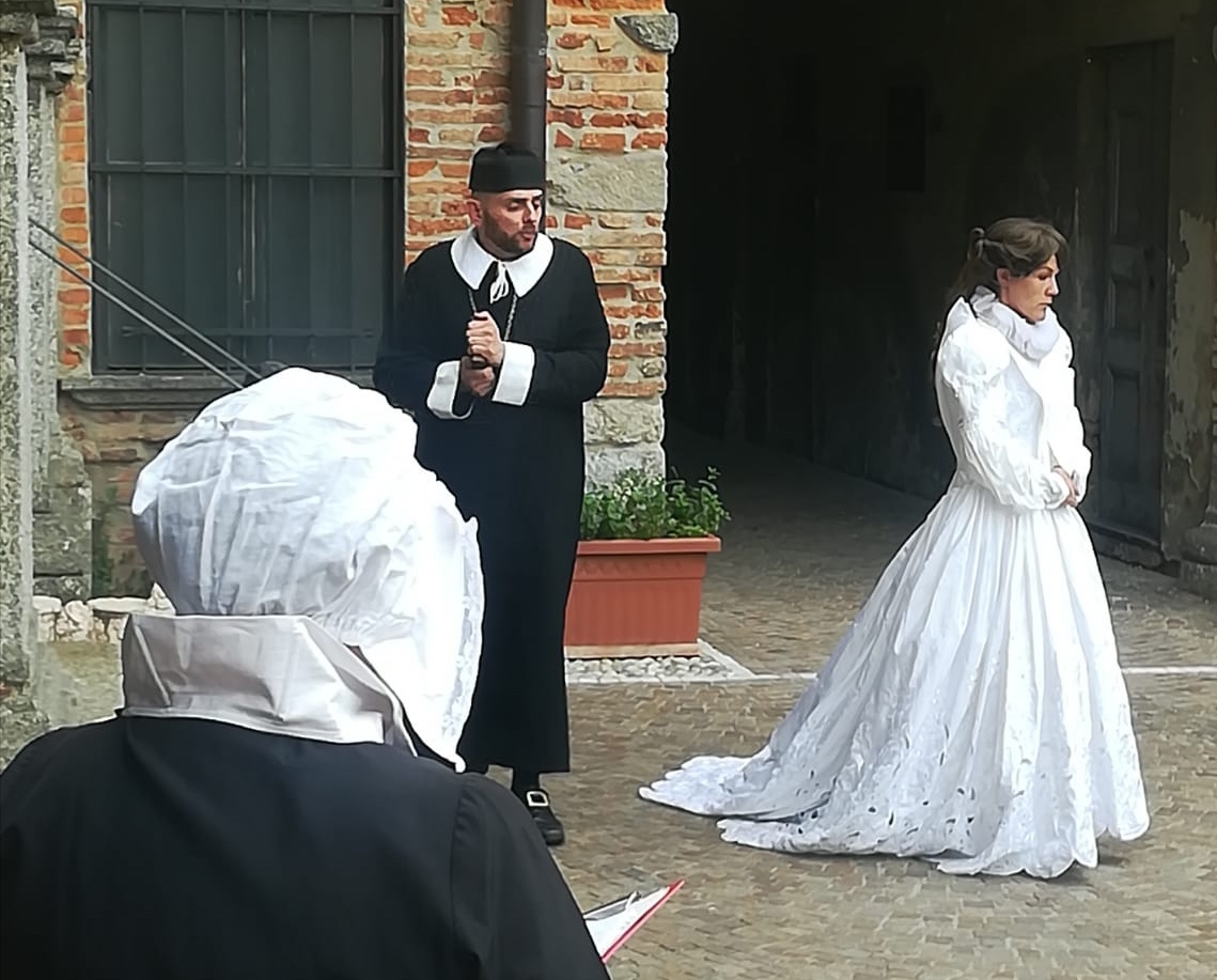 Merate, successo per lo spettacolo “La vera storia della Monaca di Monza” FOTO