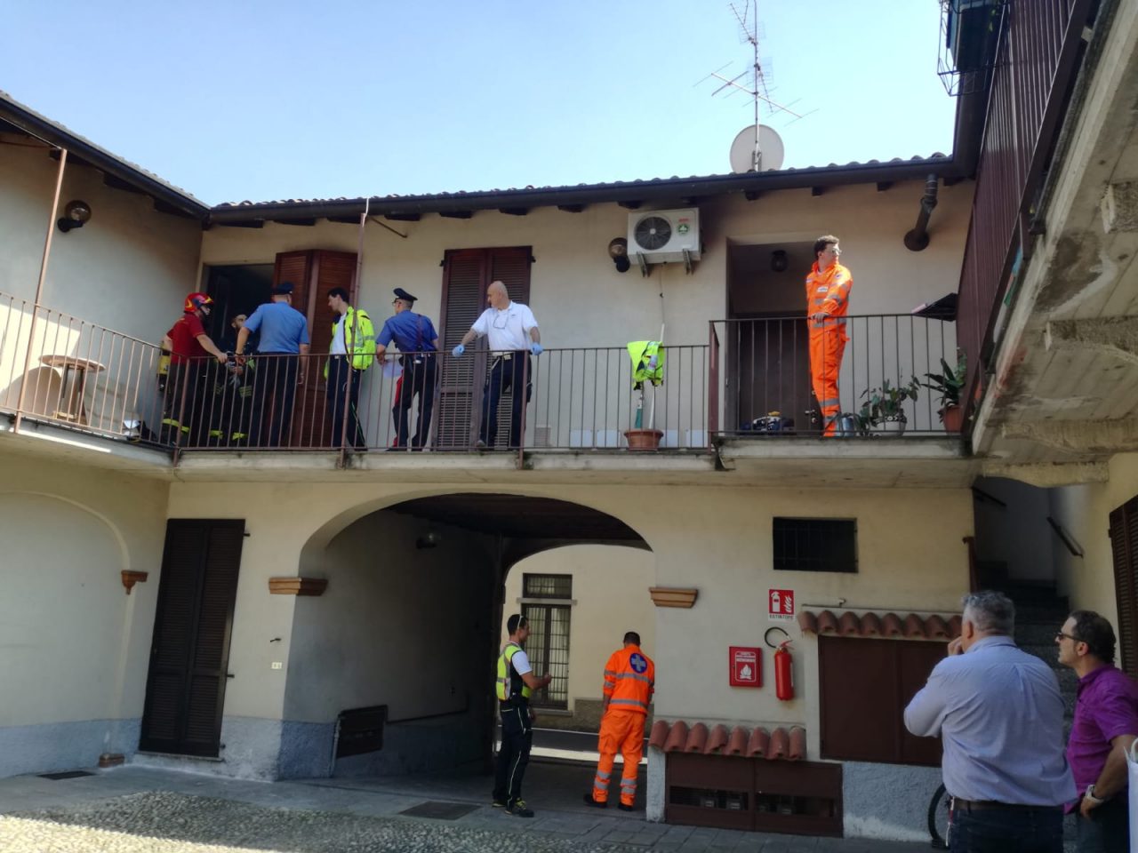Aveva 54 anni ed insegnava tedesco la donna trovata morta in casa
