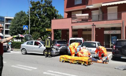 Malore al volante, travolge un uomo e tre auto VIDEO e FOTO