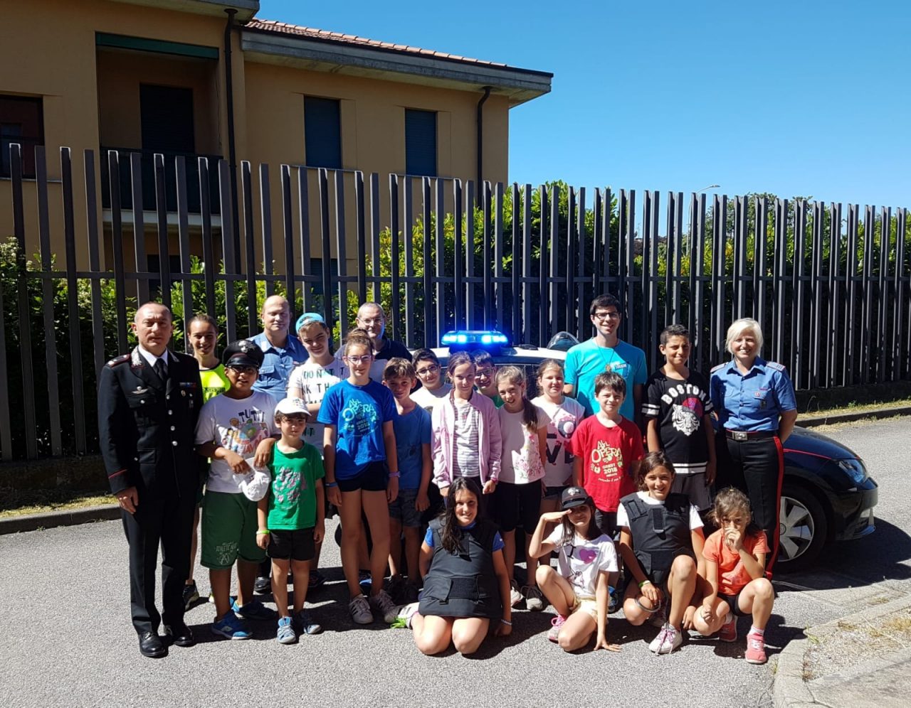 I ragazzi dell’oratorio in visita alla caserma dei Carabinieri di Merate