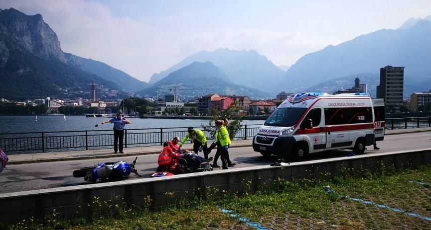 Cade dalla moto, è grave FOTO E VIDEO