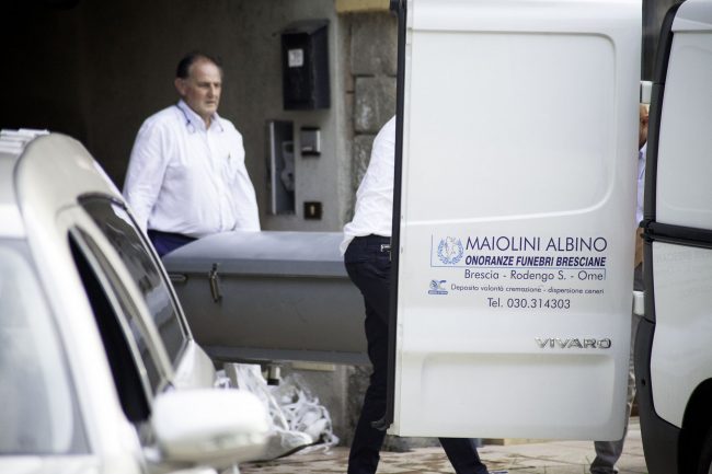 Ancora un femminicidio in Lombardia: uccide la moglie e poi si suicida