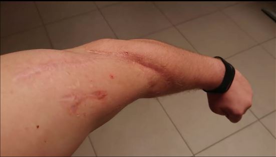 Pendolare sbotta “Al posto del biglietto prendo il machete”. Gli risponde il ferroviere aggredito VIDEO
