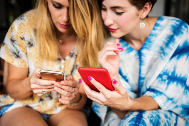 Mamma offende direttrice in chat e l’asilo espelle i figli