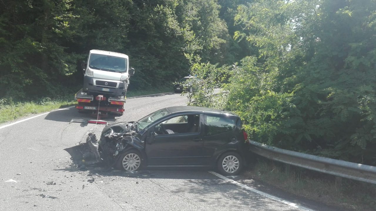Scontro tra due auto a Colle Brianza