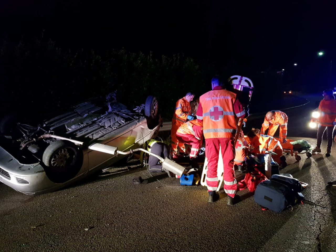 Incidente frontale la prognosi dei due giovani resta riservata