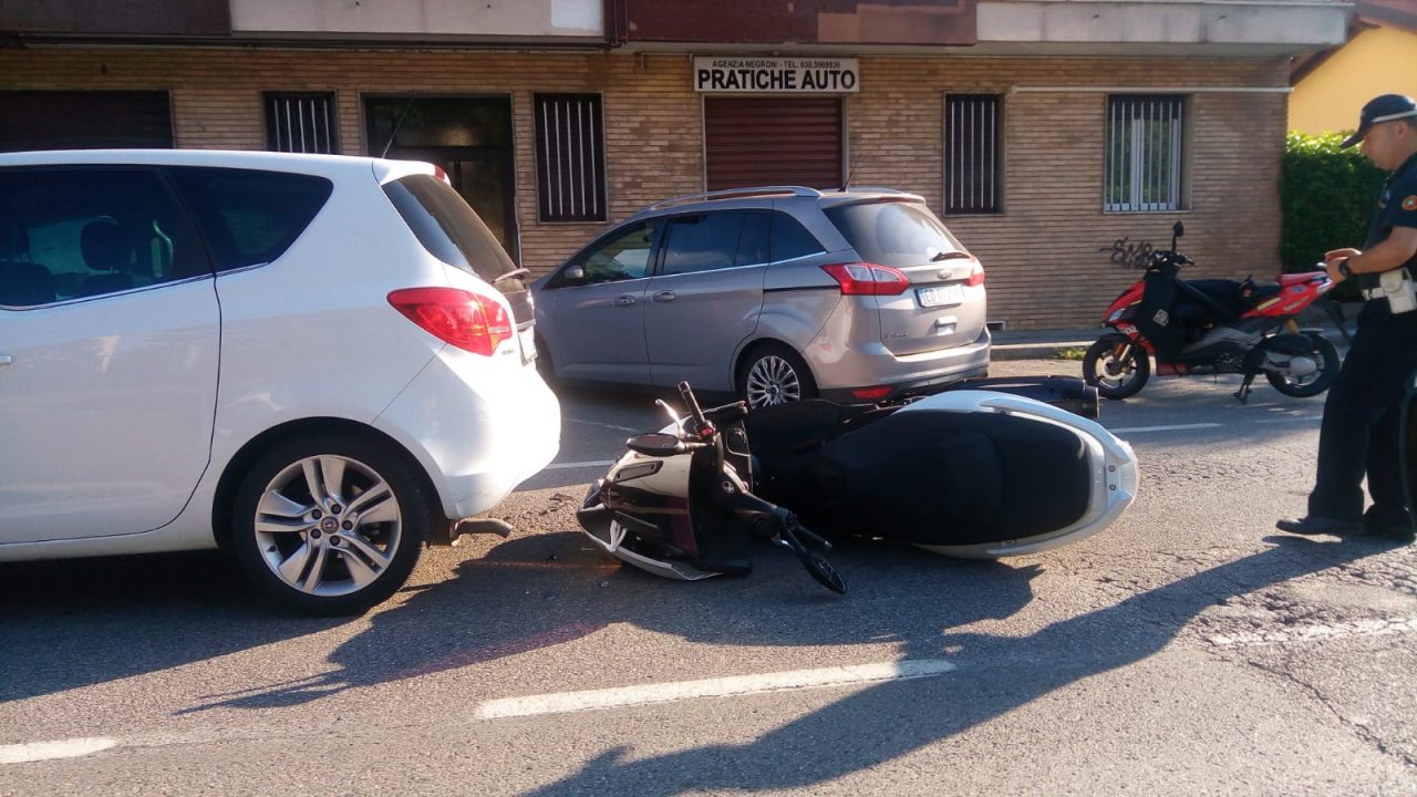 Incidente a Cernusco, centauro in ospedale