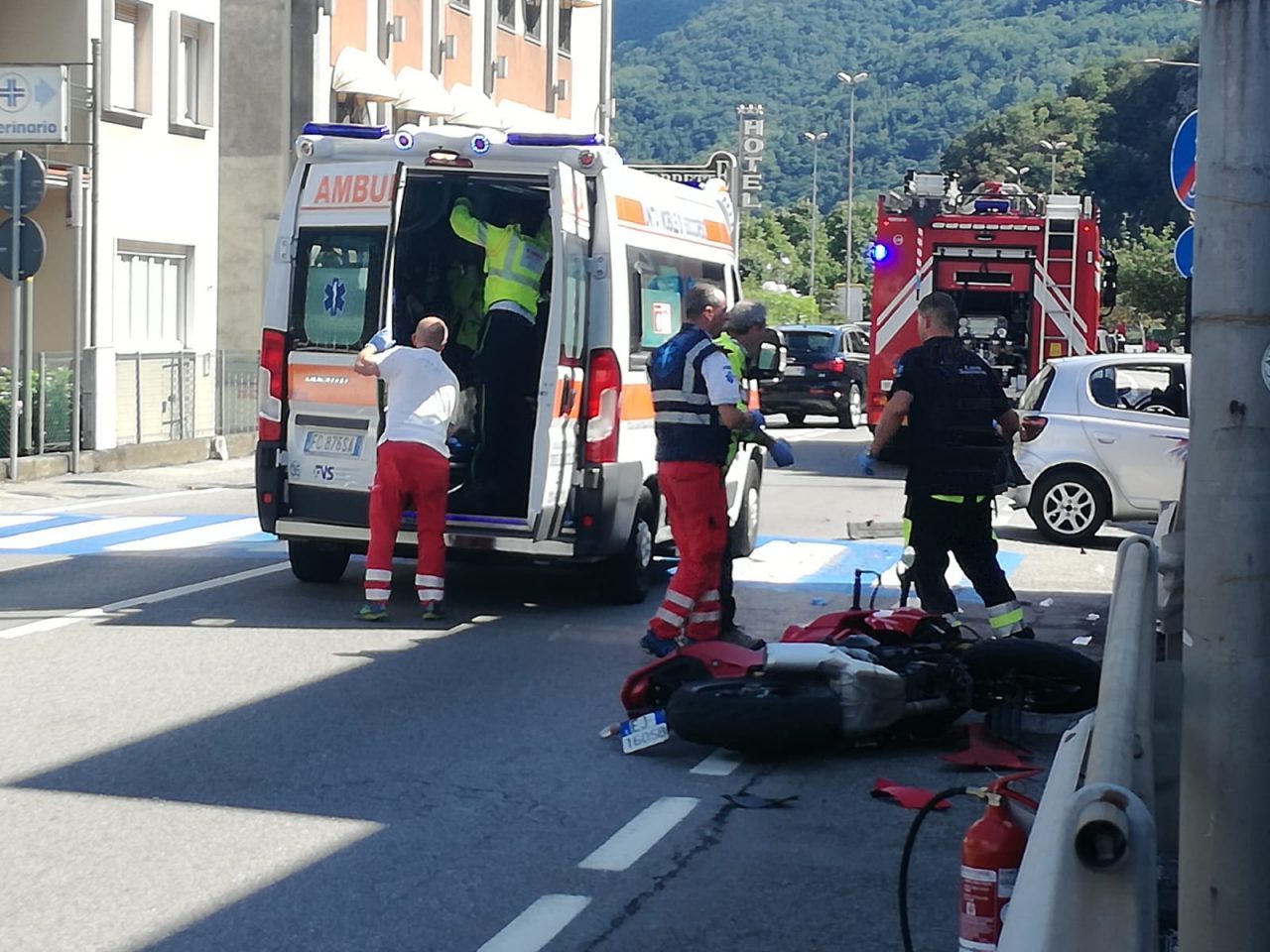 Scontro auto-moto a Pescate, soccorso un centauro di Calolziocorte FOTO E VIDEO