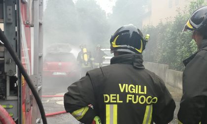Auto in fiamme, l'intervento dei Vigili del Fuoco FOTO e VIDEO
