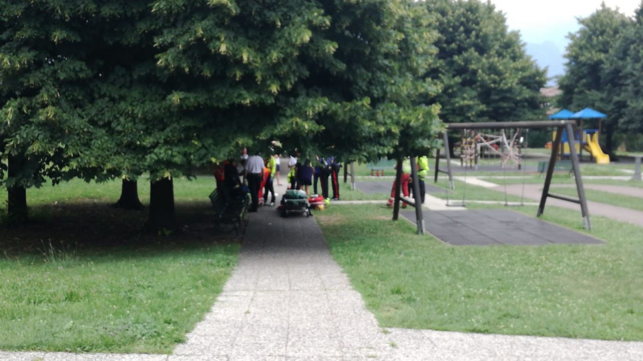 Cade dalla bici, paura per un bimbo di 6 anni FOTO e VIDEO