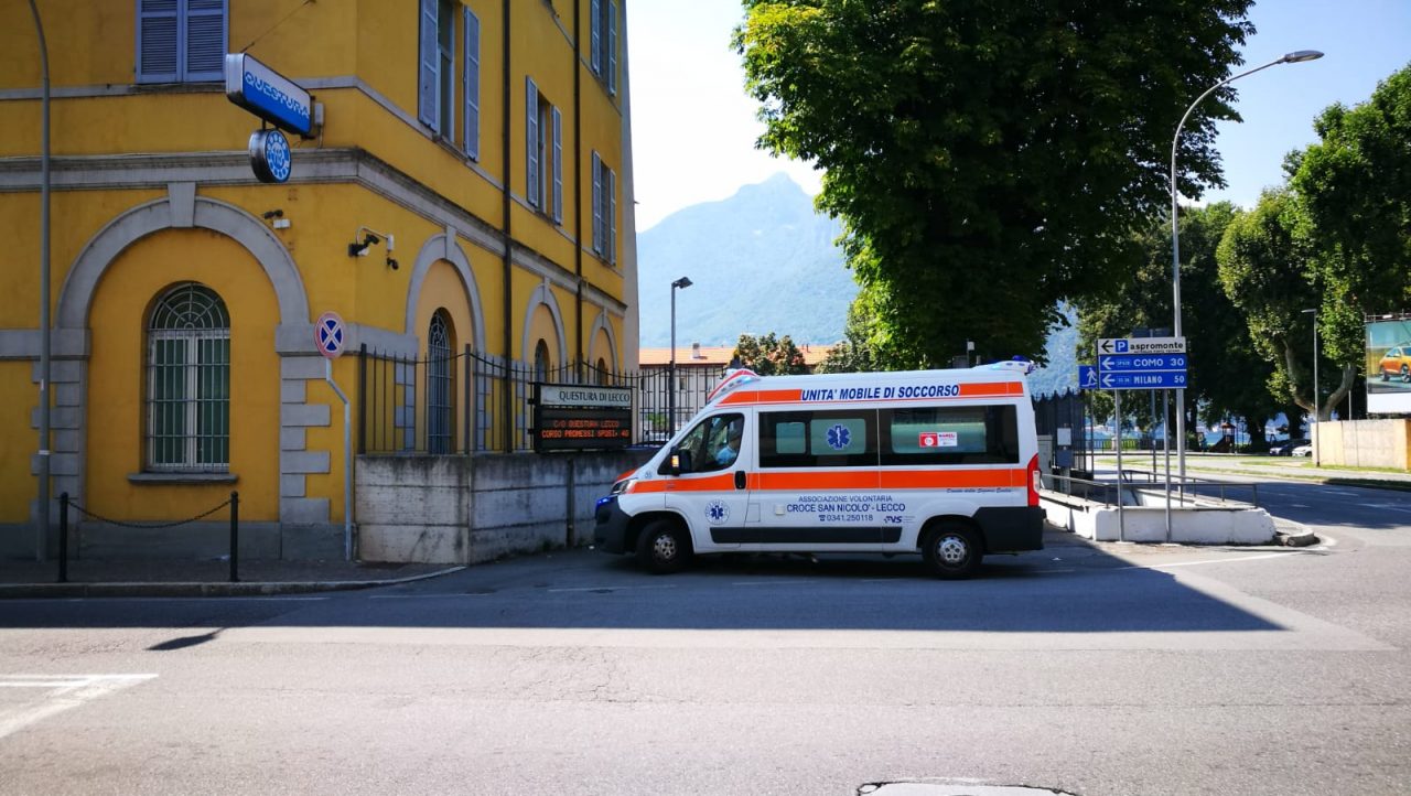 Odore sospetto Vigili del fuoco in Questura