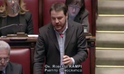 Rampi dona libri al carcere di Lecco