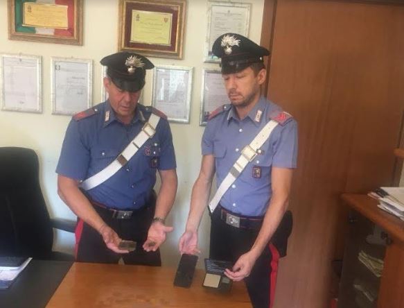 Quarantenne in manette per spaccio di droga