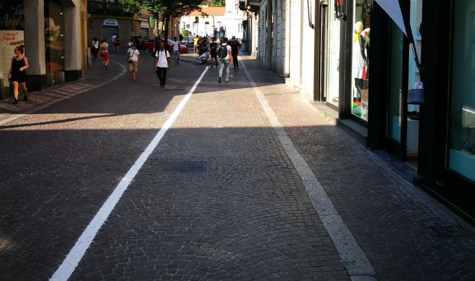 Strisce bianche in via Cavour | Brivio : “Sono un tappo per coprire un buco”