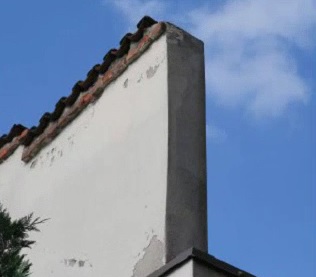 Colpito da una tegola è vivo per miracolo