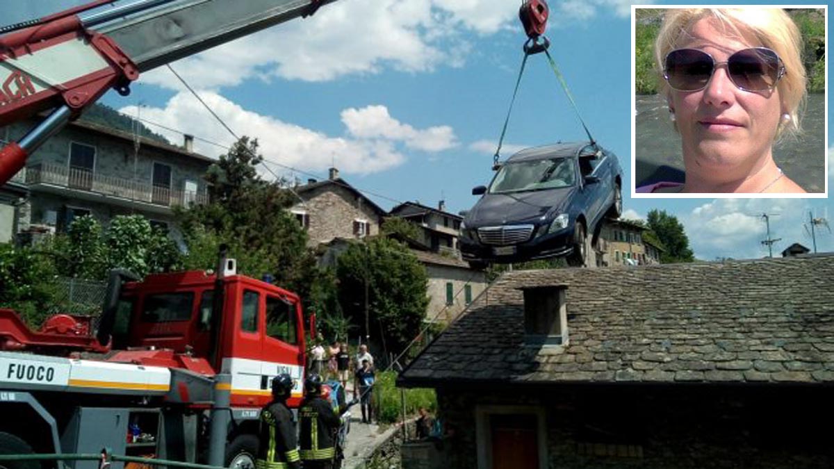 Auto esce di strada e vola su una casa: muore una 46enne