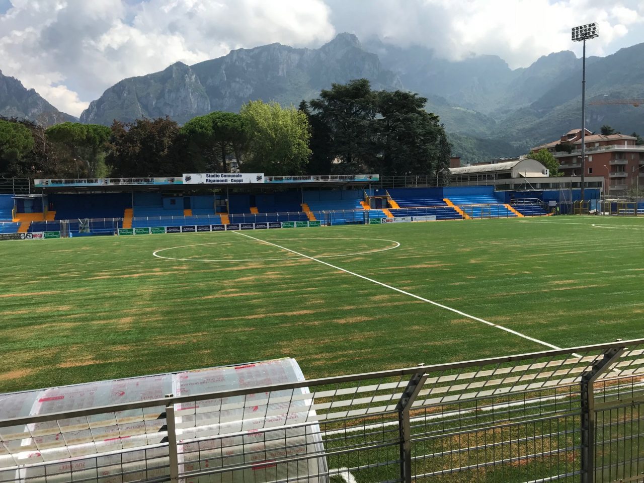 Uno stadio più bello grazie ai richiedenti asilo FOTO
