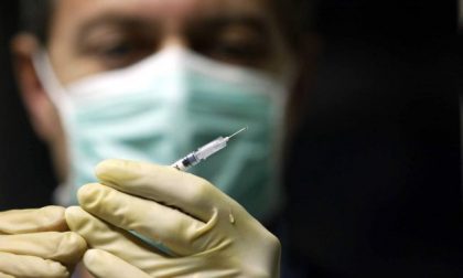 Vaccini | Madre si vanta di aver falsificato il certificato della figlia. Denunciata