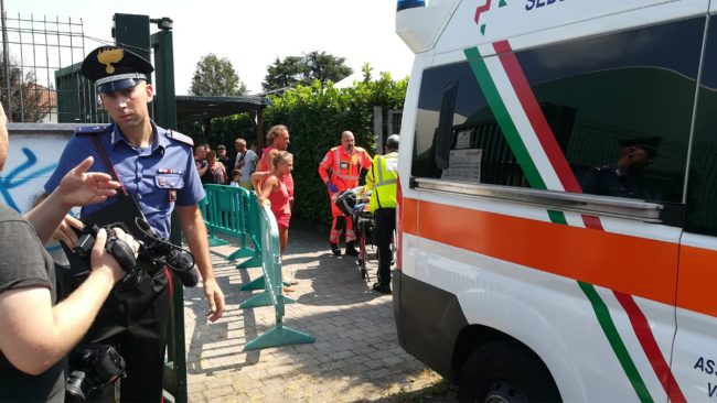 Bambino rischia di annegare in piscina in Brianza