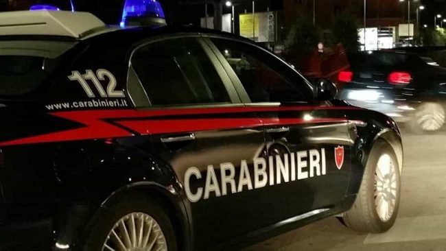 Spaccio di droga e resistenza: due arresti