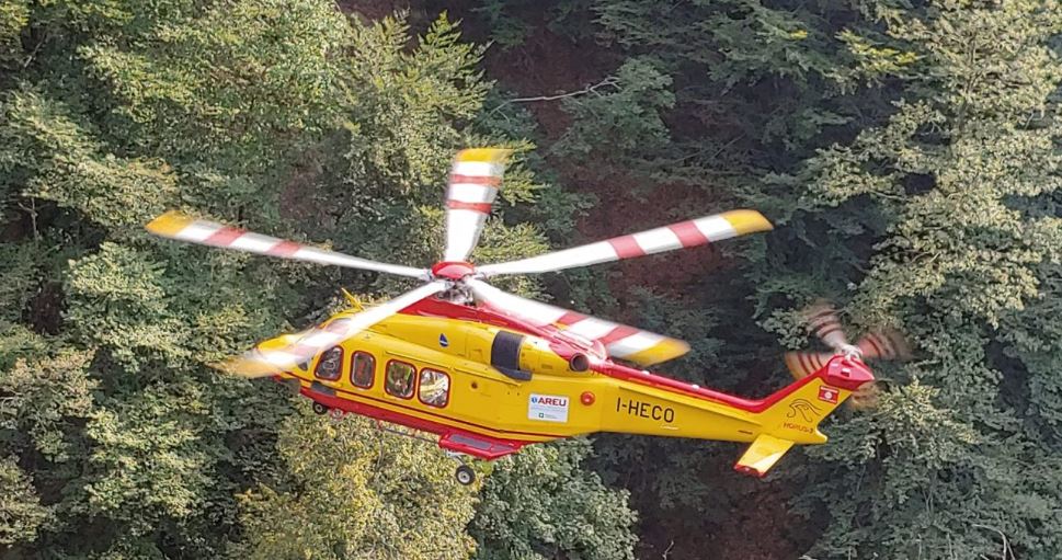 Un 64enne si ferisce gravemente cadendo nel torrente