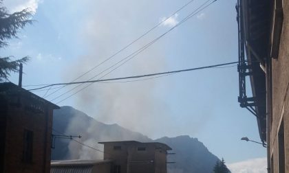 Incendio a Primaluna, officine di Cortabbio in fiamme FOTO