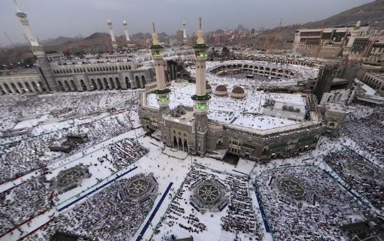 Pellegrinaggio truffa: fedeli alla Mecca perdono viaggio e passaporto