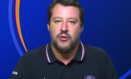Salvini in tv con la maglietta degli Alpini, insorge l’Ana