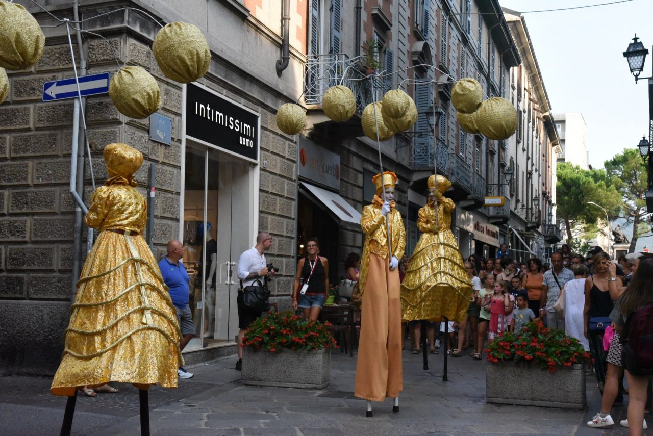 Con la testa all’insù, ultimo giorno del festival delle meraviglie ad alta quota FOTO e VIDEO