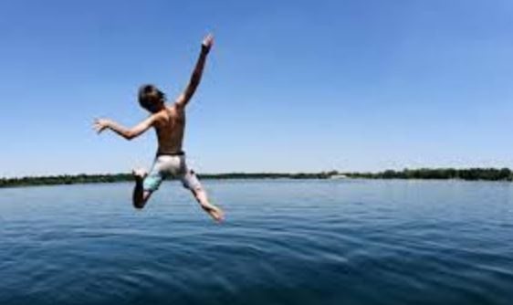 Tutti balneabili i lidi lecchesi in questa fine estate ancora da godere al lago