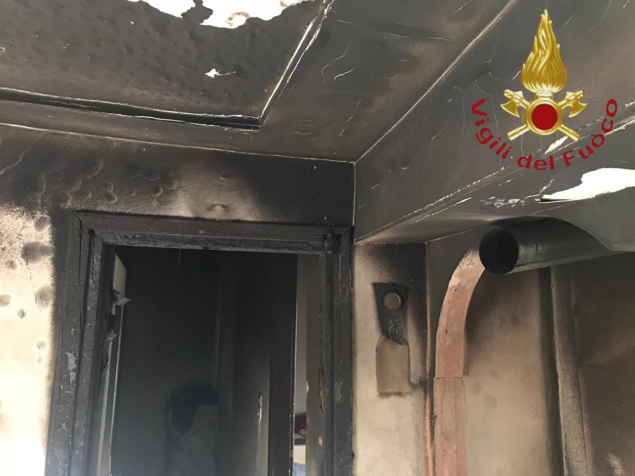 Paura in Alta Valle: fiamme in un appartamento FOTO
